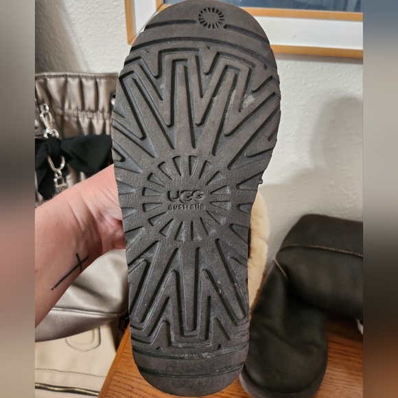 UGG Classic Tall Boots in Chocolate Brown. Light fur inside - Picture 6 of 12